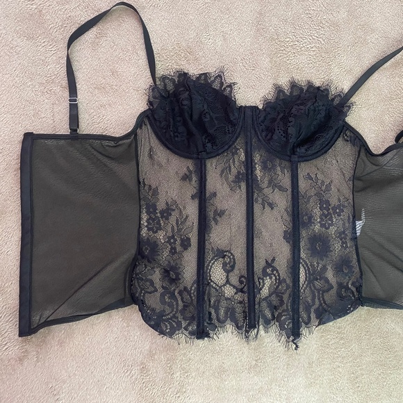 Black Corset - Picture 6 of 6